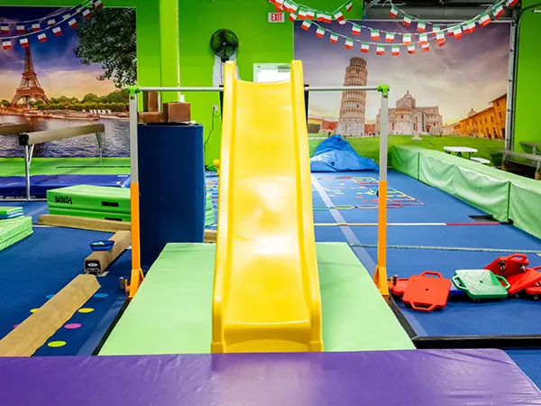 Haurrentzako parkeetako ekipamendu motak